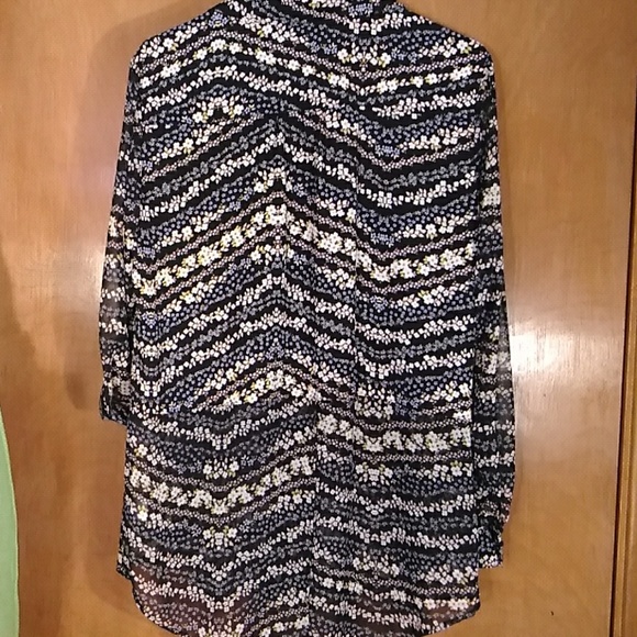 CANDIE'S SIMETRIC FLORAL  BOTTOM DOWN SHIRT - Picture 6 of 8